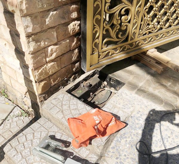 sua-chua-cong-tu-dong-am-san-da-nang