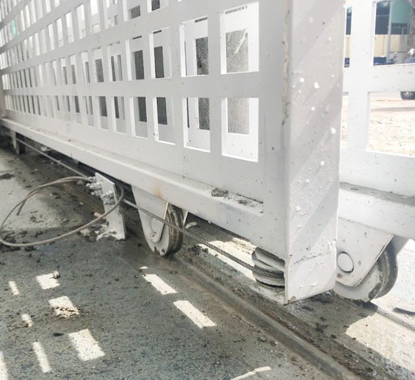 sua-chua-cong-tu-dong-da-nang