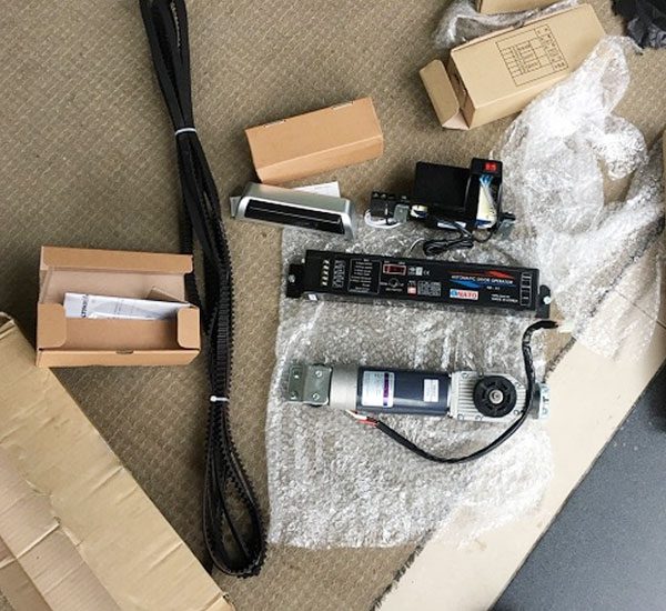 thay-motor-cua-kinh-tu-dong-tai-da-nang